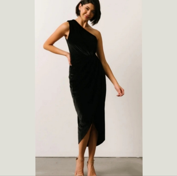 Baltic Born Dresses & Skirts - Baltic Born | Kourtney Black Velvet One Shoulder Midi Dress